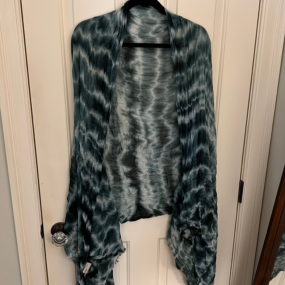 Blue tie dye scarf